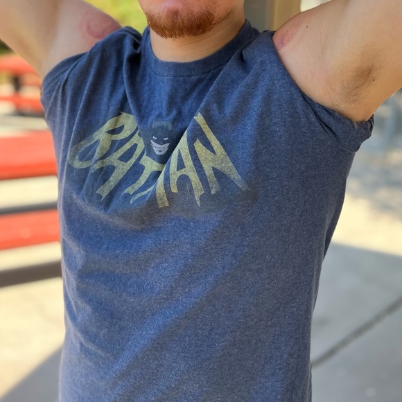 BATMAN MEN T SHIRT NAVY BLUE DC COMICS COMICS HERO OVAL LOGO OFFICIALLY GOTHAM - Picture 12 of 16